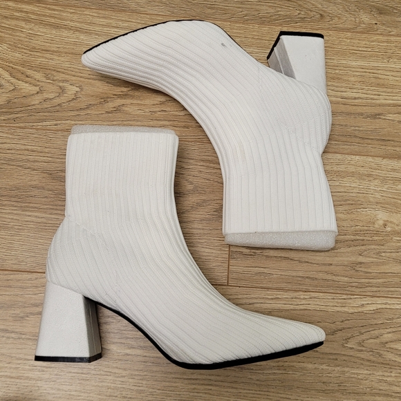 White Boots - Picture 1 of 7